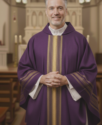 Ornat Czerwony z Lejącej Tkaniny z Złotymi Pasami