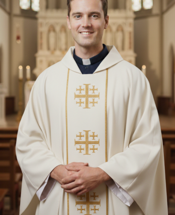 Ornat Kremowy z Krzyżem Jerozolimskim