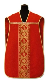 Czerwony Ornat Rzymski z Złotymi Krzyżami i Ornamentami – Adamaszek