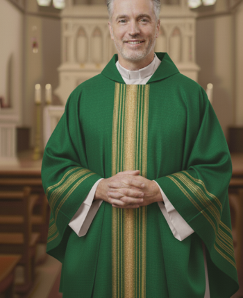 Ornat Zielony z Lejącej Tkaniny z Złotymi Pasami