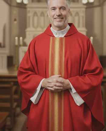 Ornat Czerwony z Lejącej Tkaniny z Złotymi Pasami