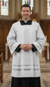 Kapłańska Komża z Podwójną Gipiurową Wstawką