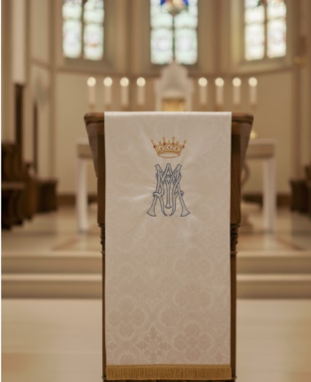 Nakrycie na Ambonę Lektorium z Haftem Maryjnym