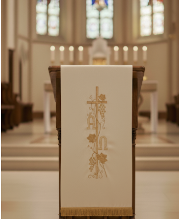 Kremowe Nakrycie na Ambonkę Lektorium Alfa Omega