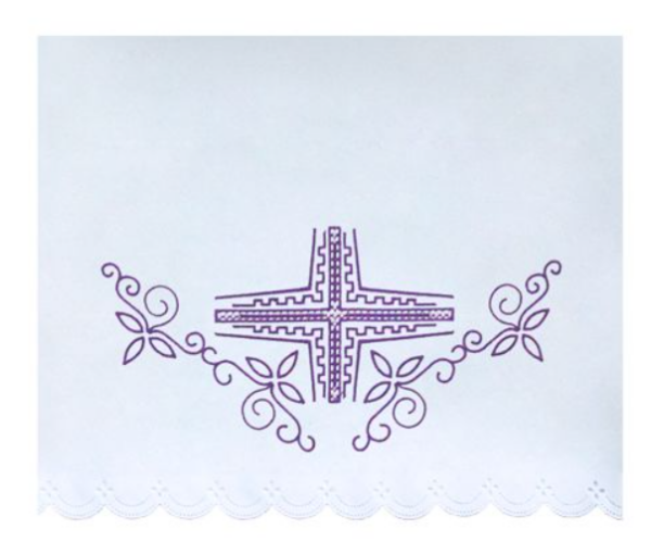 Obrus Ołtarzowy z Fioletowym Haftem Krzyża i Ornamentami